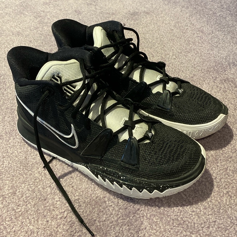 Nike Kyrie 7 Basketball Shoes